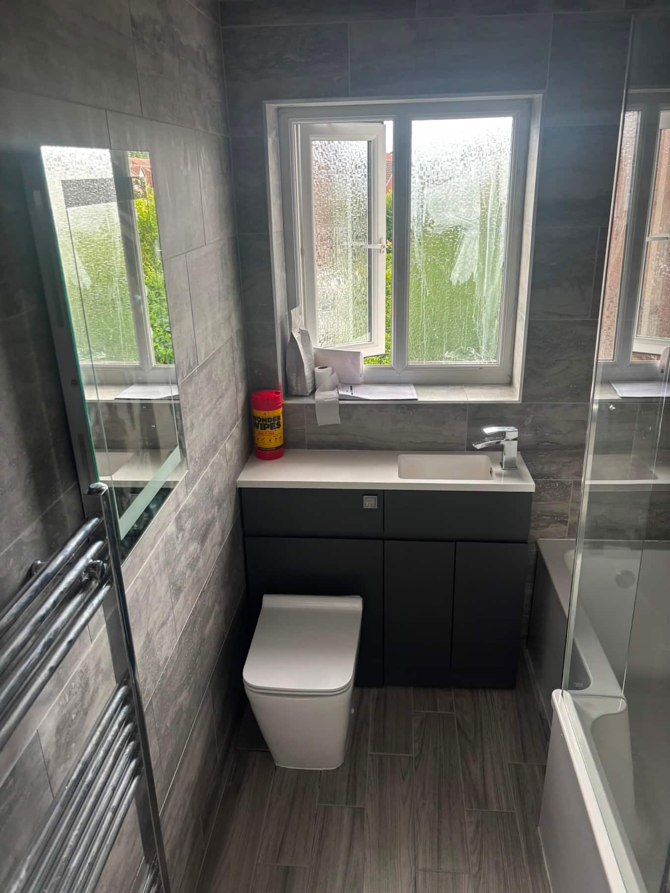 Graphite bathroom suite